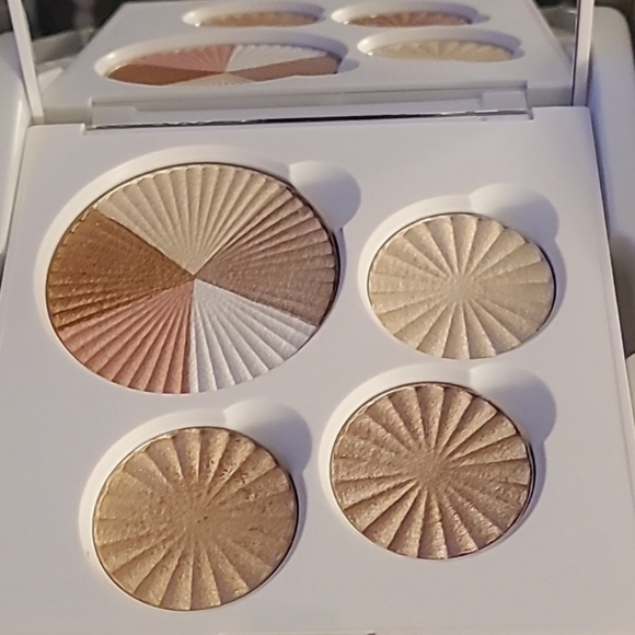 OFRA All Glowed Up - Picture 3 of 4